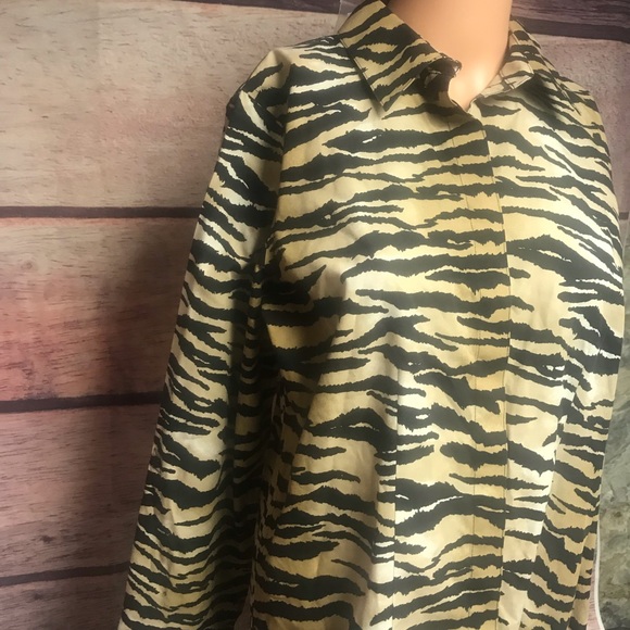 Chico’s size 0 button down . - Picture 5 of 6